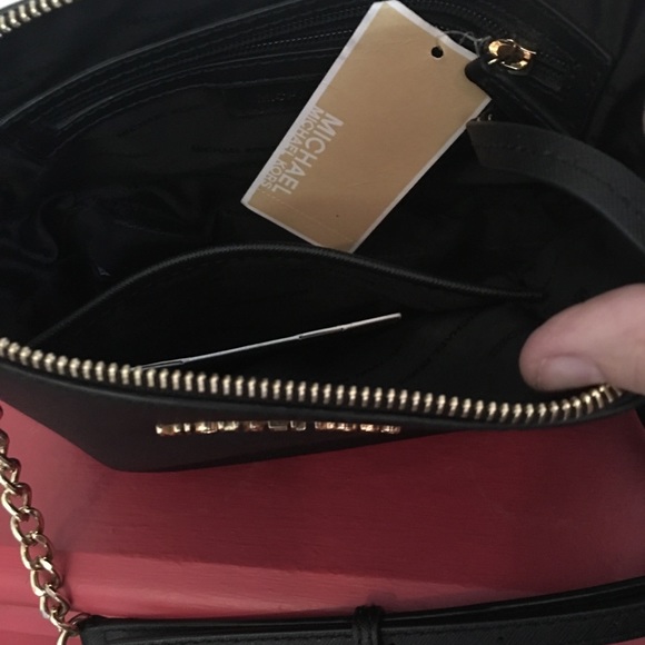 MICHAEL KORS AUTHENTIC DOME CROSSBODY BLACK ‘CINDY - Picture 2 of 3